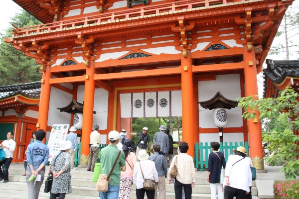 Ｈ27.6.7今宮神社楼門前田村さんの班