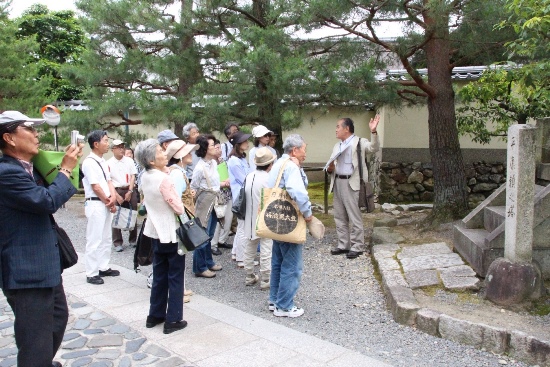 Ｈ27.6.7大徳寺平康頼碑前高橋理事班