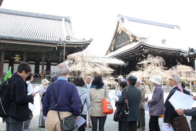 16.4.12仏光寺で後方から全体風景