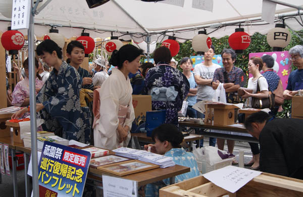 大忙しの大テント②(23日)