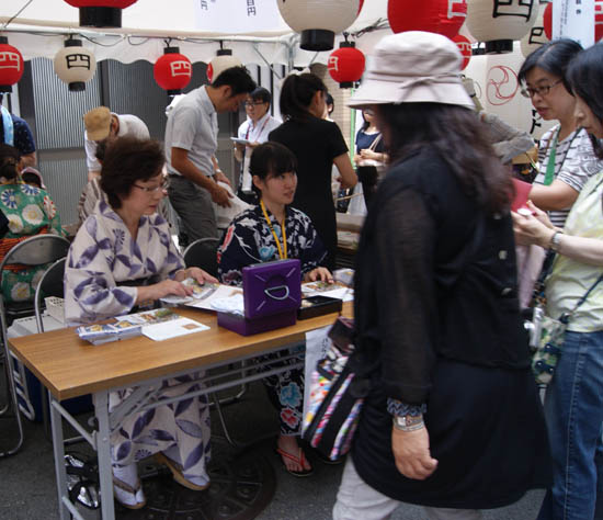 拝観券売り場の様子(23日)
