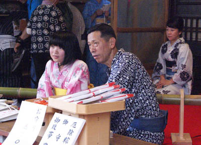 今年もボランティア活動する皆さん(21日)