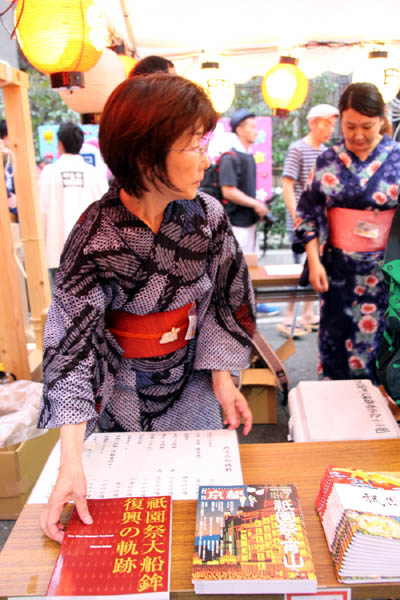 今年もボランティア活動する皆さん(23日)