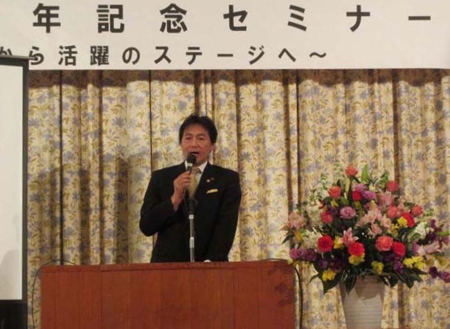 祝辞を述べる桂川孝裕亀岡市長 