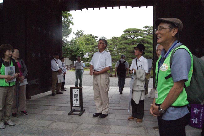 挨拶される小沢晴司氏