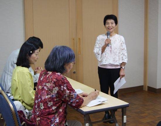 開始の挨拶をする藤井事務局長