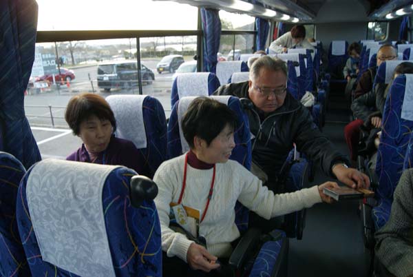 さあ京都まで、社内は和気藹々